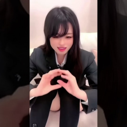 【インスタライブ】現役清楚JKのパンチラ 女子高生 高校生の画像