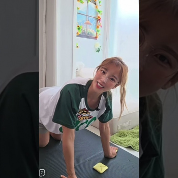 TikTok LIVE 前屈みお姉さん #胸チラ #パンチラの画像