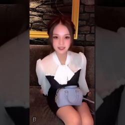TikTokライブ 隠しきれてないパンチラの画像