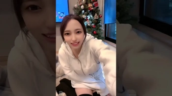 元気な美女のパンチラの画像