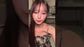 TikTok LIVE 鏡で生着替え丸見え #美女 #放送事故 #ポロリ #胸チラ #パンチラの画像