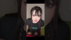 全開パンチラです ️の画像