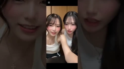美女2人の服装がヤバいの画像