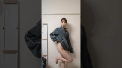 セクシー巨乳美女生着替えパンチラ美脚太ももの画像