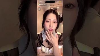 隠すの忘れてチラリの画像