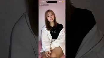 隙間から黒が見えるの画像