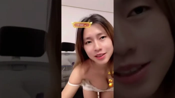 TikTokライブ エロい腰振りでパンチラしてしまうの画像