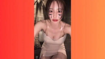 【TikTok】美人お姉さん系キャバ嬢のスカートが短すぎて... ティックトックの画像