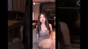 『超有名なTikTokrのパンチラ2』#TikTok #放送事故 #パンチラ#ライブ配信 ティックトックの画像