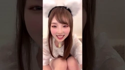 パンチラ 隙間から覗く白い布の画像