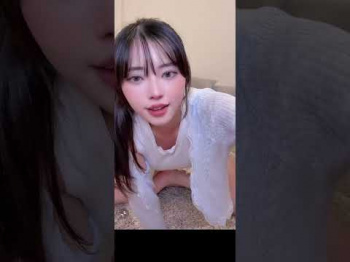 ヨガをしながらのパンチラ♡【TikTokライブ】の画像