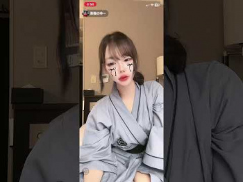 【中の毛まで見えてるやん】live ライブ配信 放送事故 パンチラTikTokの画像