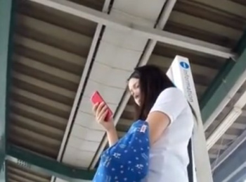 《盗撮動画》可愛い外見でパンツまで可愛い最強の制服JKちゃん、ついに決定するｗｗｗｗｗの画像