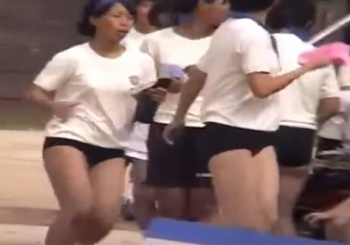 《盗撮動画》JC娘の運動会を見に来たお父さん、クラスメイトをエロ目線で撮影してしまうｗｗの画像