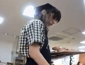 《盗撮動画》パン屋にとびきり可愛いバイトJKがいたからパンチラ盗撮してしまった。とりあえず見てくれの画像