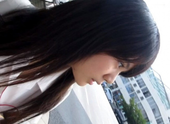 【盗撮動画】アイドル風味美少女JK風味！声かけスカートめくり！長い階段にて、37段37歩！めくりっ放し！！！の画像