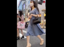 《盗撮動画》S級美人な素人美女のワンピースをめくってTバック激写！最強のパンチラ動画がこちらの画像