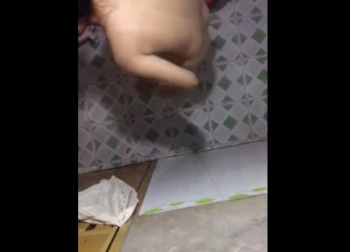 《盗撮動画》悪徳不動産業者さん、独り暮らし女性宅のお風呂場の天井の照明に隠しカメラを設置した結果・・・の画像