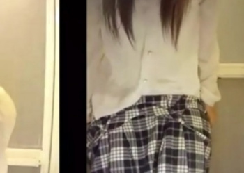 《盗撮動画》ガチ素人の女子生徒を騙して逆さ撮り&着替え盗撮。おっぱい全開になるまでの一部始終をご覧くださいの画像