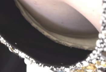《盗撮動画》関係者逮捕！結婚式会場運営者が撮影した胸チラ盗撮動画がネットに出回ってしまうの画像