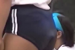 《盗撮動画》娘の運動会の撮影に行ったつもりが… ブルマにズームしまくる保護者撮影のホームビデオがこちらの画像