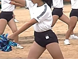 《盗撮動画》JC娘のブルマ運動会を熱心に撮影した保護者さん、なぜか動画をネットに投稿してしまうの画像