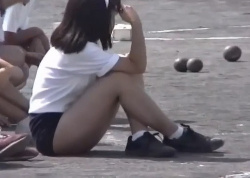 《盗撮動画》JC中●生のブルマ運動会風景！実は見所の多い砲丸投げ競技に注目した動画がこちらの画像