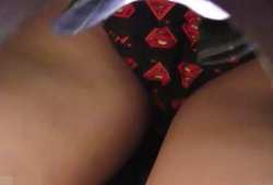 《盗撮動画》プロ撮り師撮影！学年で1番可愛いレベルのハイスペ美少女JKパンチラ！放課後店内オムニバスver.の画像