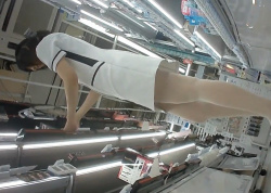 《盗撮動画》美人ショップ店員「え、仕事中にこんなパンチラ撮られてしまってたの…！？」の画像