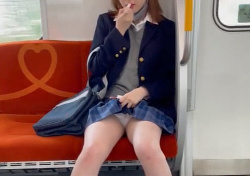 《盗撮動画》俺撮り師、可愛いギャルJKに粘着→盗撮バレ→白パン見せつけられて屈辱を味わうの画像