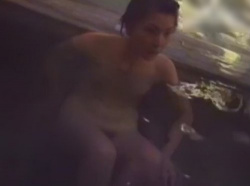 《盗撮動画》女撮り師「気分を変えていつもとは違う温泉地の女風呂を隠し撮りしてみた」→動画の画像