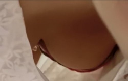 《盗撮動画》激カワ店員の店内での不注意！白サテンPのフロント丸見えから胸チラ盗撮までフルコンプリート映像の画像