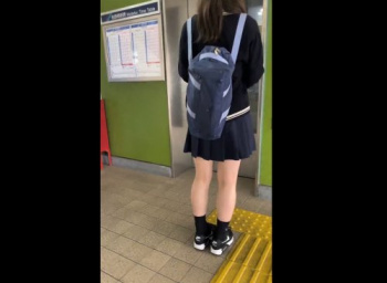 《盗撮動画》お前ら絶対にJKのパンチラ盗撮だけには手を出すなよ、バレたら”こうなる”ぞ・・・の画像