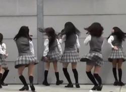 《盗撮動画》強風の日のみアイドルライブに撮影に行くカメコ俺のお宝動画コレクションを公開するの画像