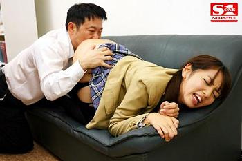 仲良しだった親友に裏切られ学園ぐるみの犯行による凌辱地獄に堕とされる女子校生かんな。誰一人助けの無い中…の画像