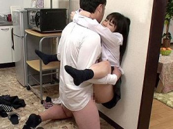 <連続射精×連続中出し>泥酔する上司の娘を強姦凌辱レイプ!大量潮吹きで痙攣するエロ巨乳JKを駅弁SEXで破壊し肉便器調教の画像