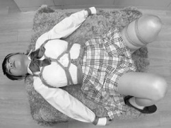 【緊縛JK輪姦レイプ】「ダメェェェ」台に緊縛拘束され身動き取れない女子校生が口やまんこをやりたい放題犯される性奴隷化の画像