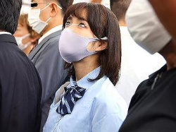 【痴漢】恐怖に助けも呼べず怯える少女を『ヤメて…触らないで…』無理やりイカセまくって生挿入する胸糞映像！《スレンダー》の画像