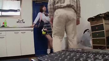 君の曲線に魅了される！美乳でスレンダーなjkがレイプされフェラチオとセックスで顔射される！深田えいみ 魅せる大人の表情との画像