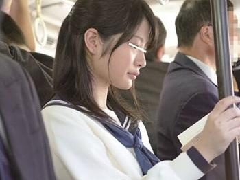 【痴漢JKレイプ】通学中のロリ制服女子校生を狙う強姦魔の男…抵抗出来ない美少女を自宅連れ込み潮吹き失禁する拘束凌辱レイプの画像