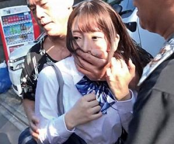 《巨乳中出し》美少女JKが絶倫鬼畜にお股を開かされてねじ込みピスの運命に身を委ねてしまうの画像