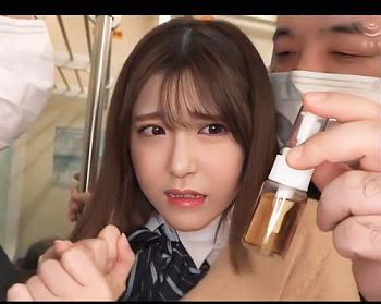 ??電車痴漢！男たちに弄られる女子高生【中出し×レイプ】媚薬もられた美少女はトイレで性的暴行わの画像