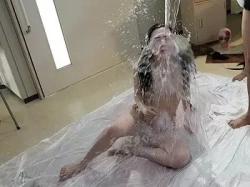 【JKレイプ】凌辱強姦したロリ制服JKに同級生を呼ばせるエロ数珠つなぎレイプ…恐怖でおしっこ放尿を輪姦乱交で中出しレイプの画像