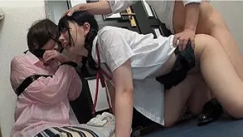 市井結夏　美少女は拘束されるママの目の前でフル勃起させちゃういびつな初体験レイプSEX?の画像