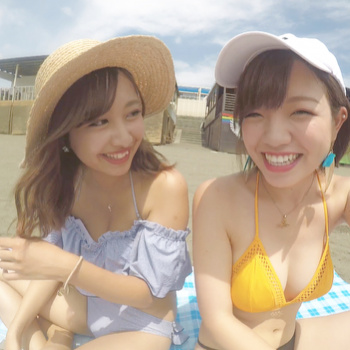 【素人画像】海やプールで水着でテンション上がって友達とパシャリの画像