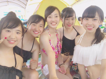 【画像】膨らみかけおっぱいなＪＫちゃん達の水着姿に興奮しないやつおらんよな？ｗｗの画像