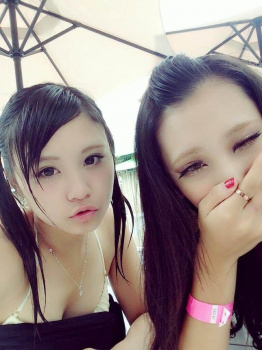 【画像】こんな女子高生たちの水着姿が見放題な大SNS時代に感謝感謝の画像