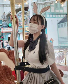 【画像】リアルで遭遇したら二度見してしまうデカ乳パイスラ写真の画像