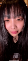 【動画】ロリ顔黒髪少女がライブ配信で純白おぱんてぃチラりの画像