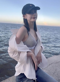 【画像】水着とは違うエロさを感じる下着姿の美女たちの画像